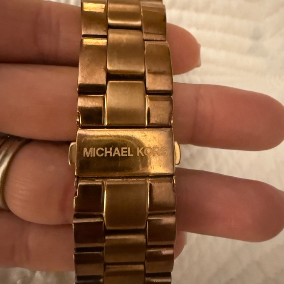 Michael Kors Women\'s Rose Gold Watch main image 4